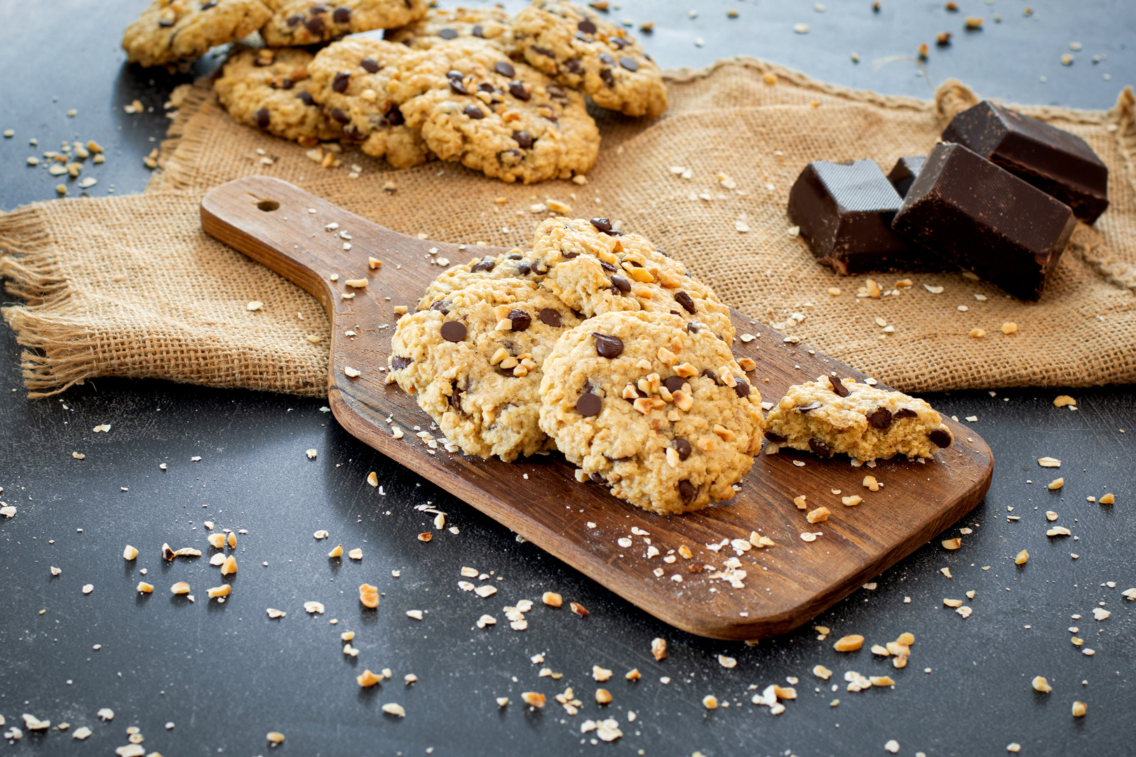 Titelbild zu Haferflocken-Cookies mit Schokolade und Haselnuss