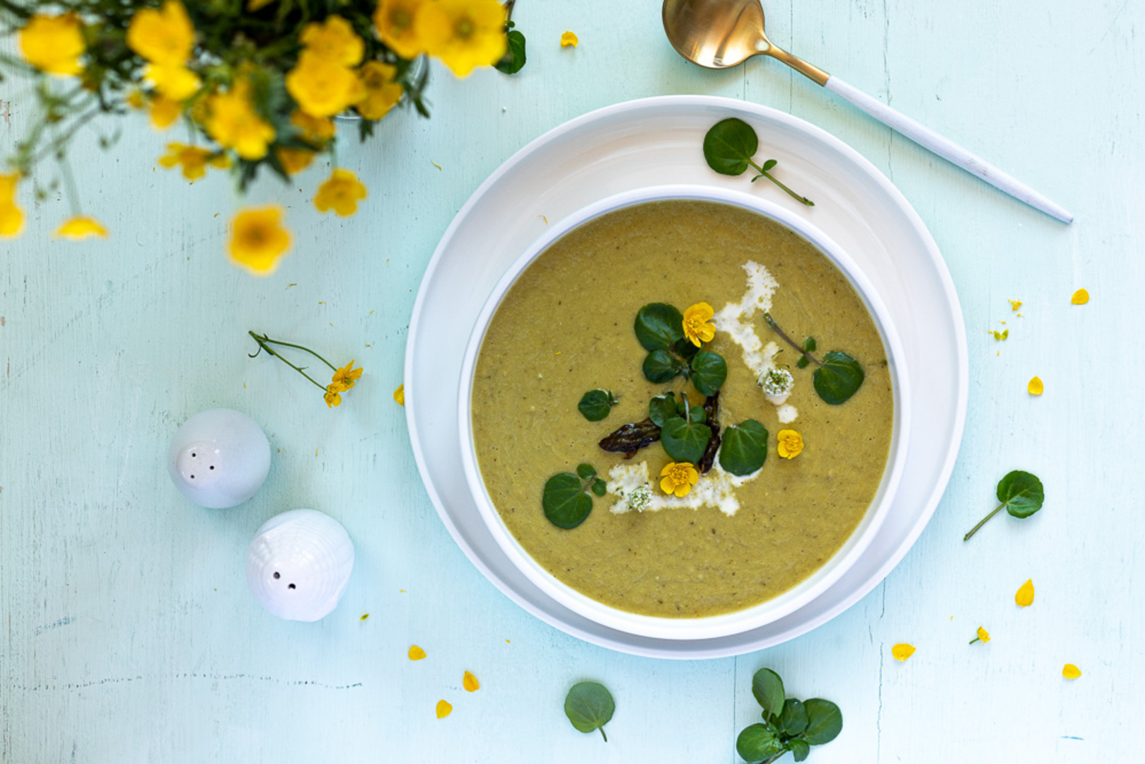 Titelbild zu Grüne Spargelcreme Suppe aus Spargelenden