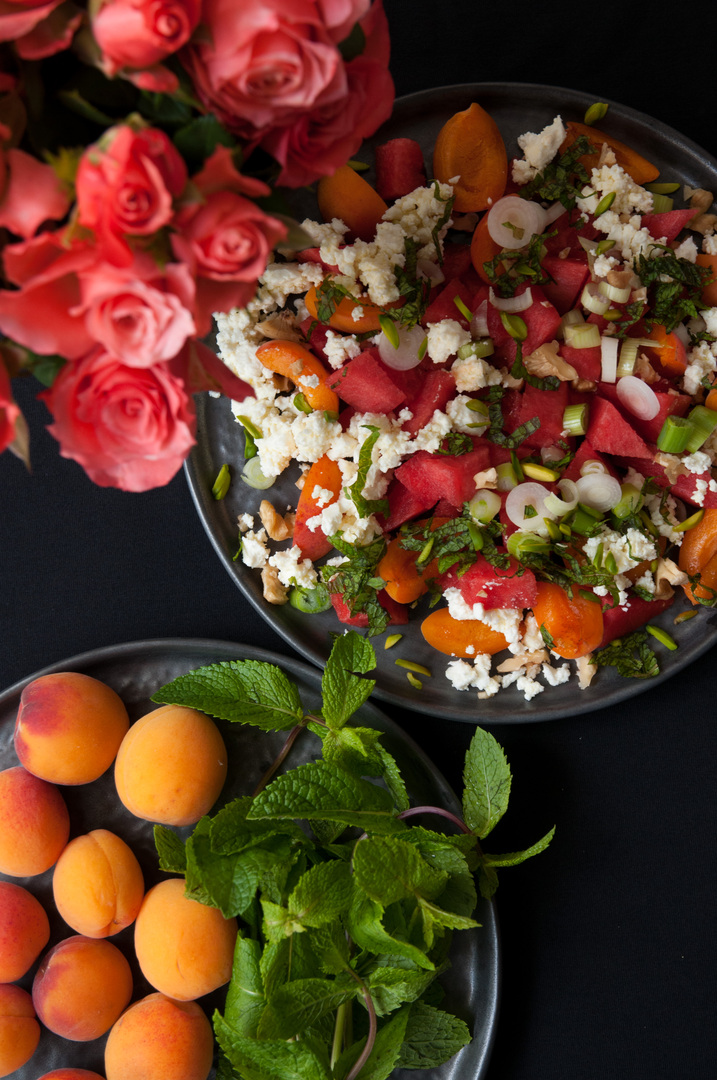 Titelbild zu Sommerlicher Melonen-Marillen-Feta-Salat