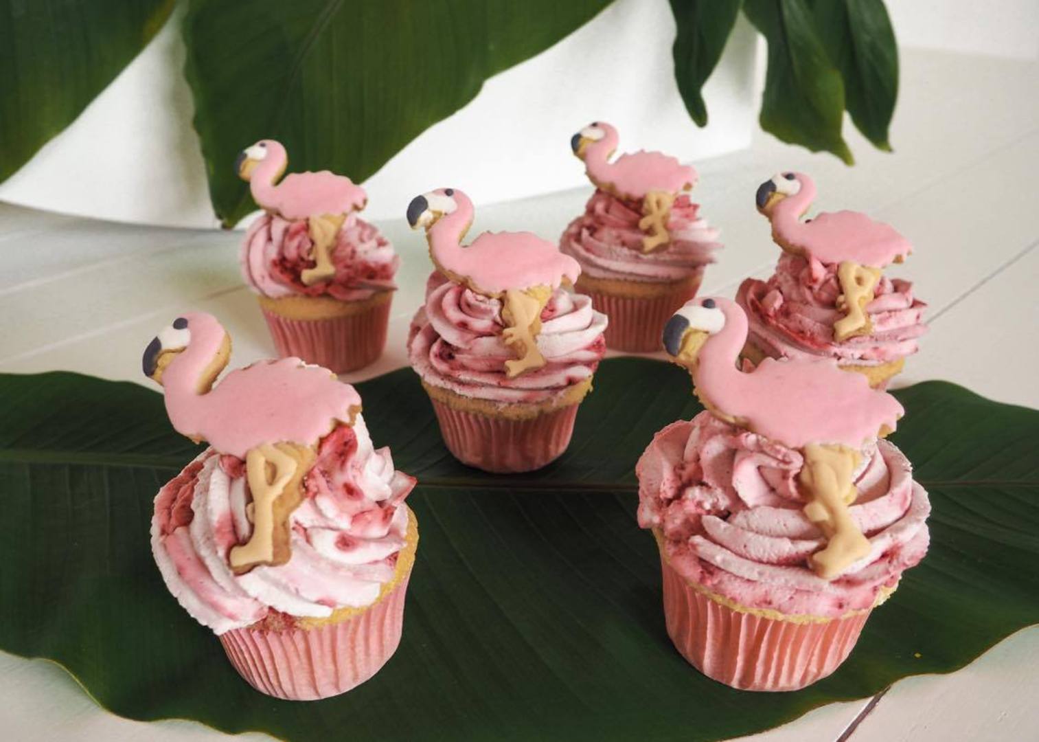 Titelbild zu Tropische Flamingo Cupcakes